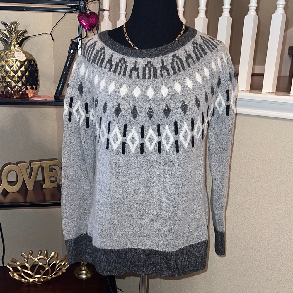 Time and Tru Black, Gray, and White Geometric Sweater
